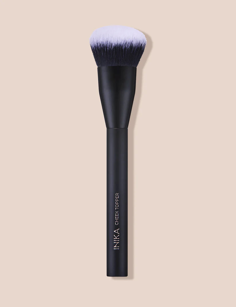 INIKA blush brush &quot;Cheek Topper&quot;