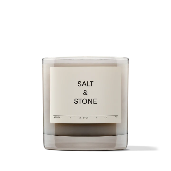 SALT &amp; STONE kvapni žvakė „SANTAL &amp; VETIVER”, 240 g