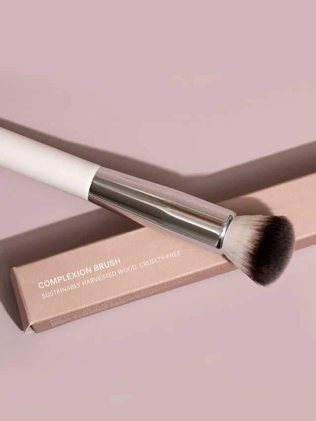 ILIA &quot;Complexion Brush&quot; makeup brush for liquid foundation and contouring