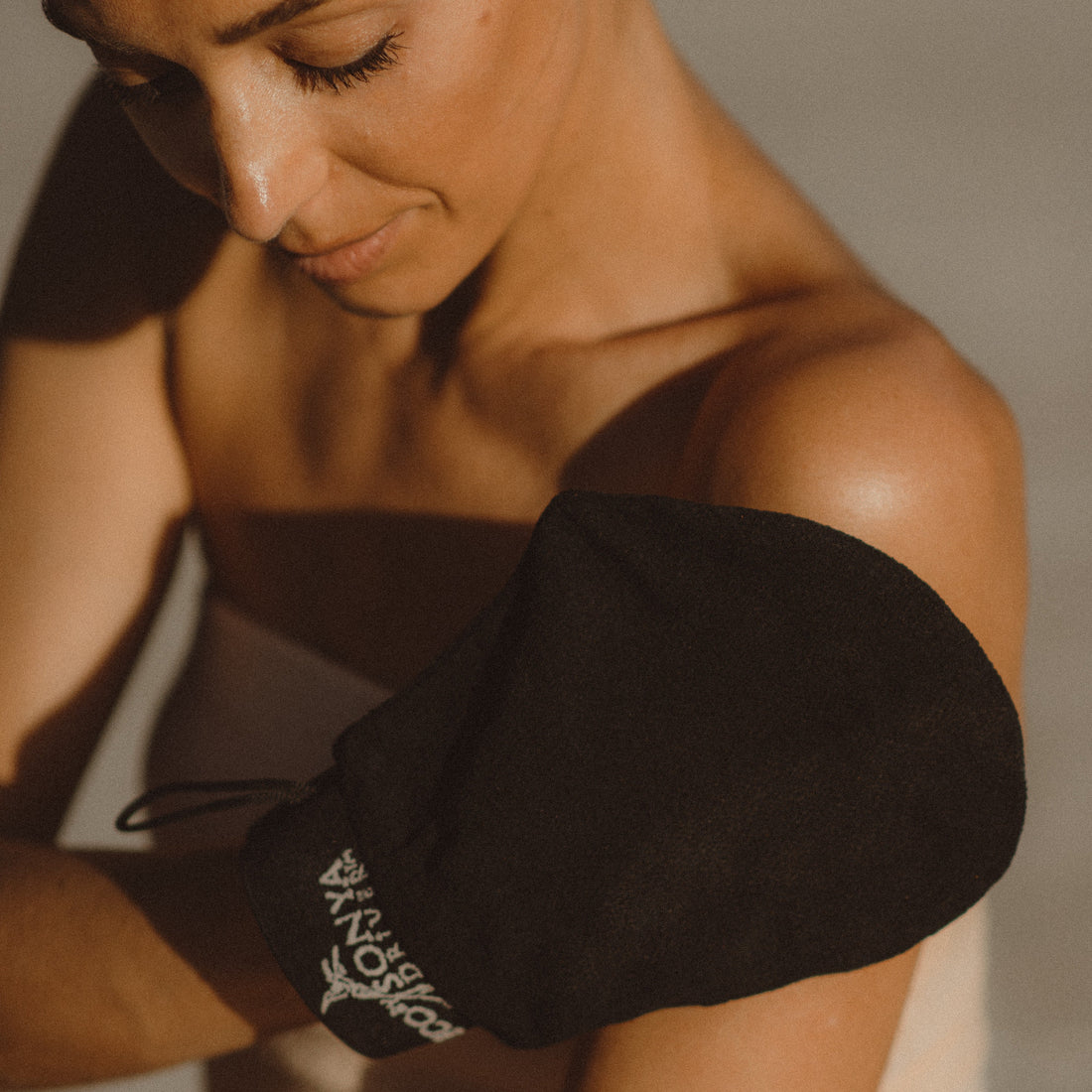 ECO by SONYA double-sided self-tanning glove